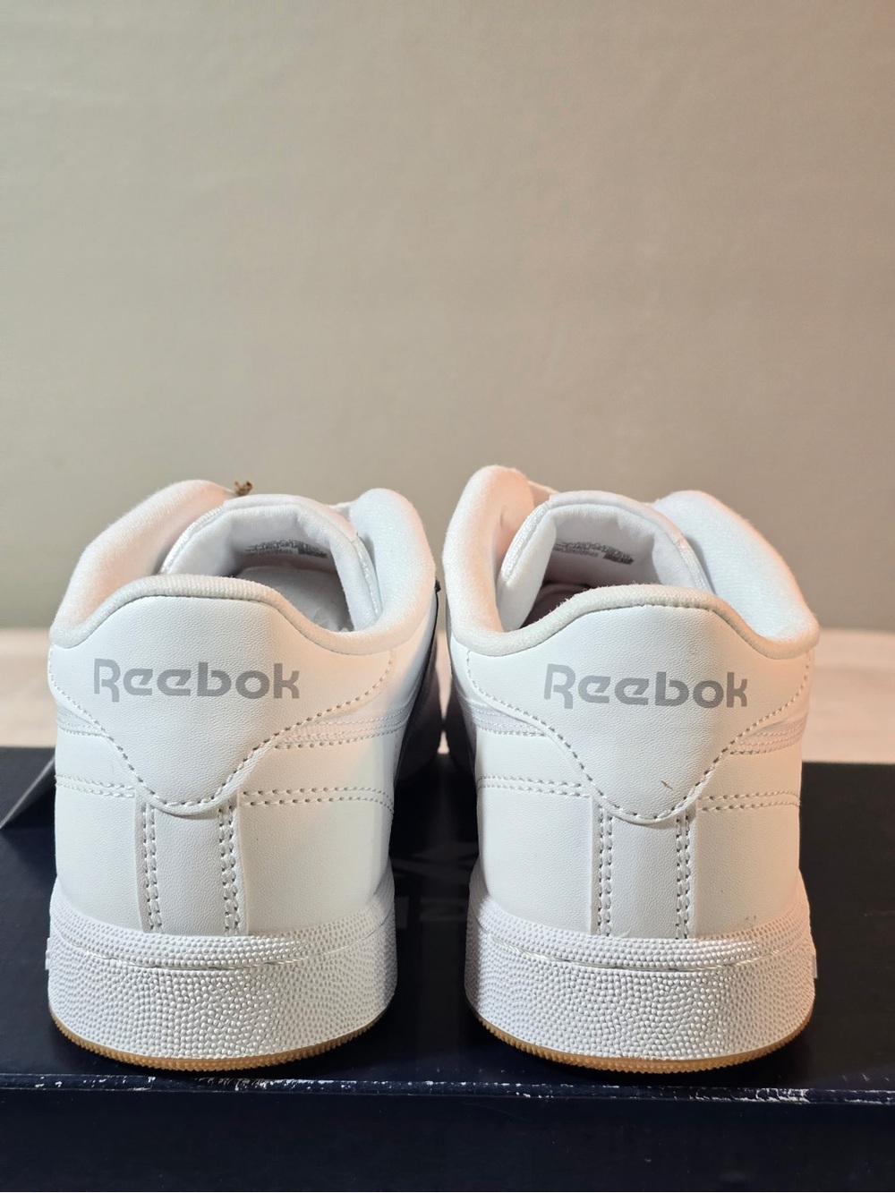☀️Summer Sale☀️Reebok Club C Low-Top Sneakers in White with Gum Sole NIB Men’s 7 - Picture 4 of 7